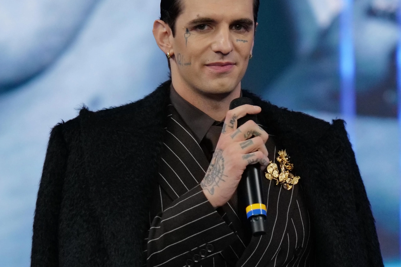 Achille Lauro nel corso di "Sarà Sanremo"