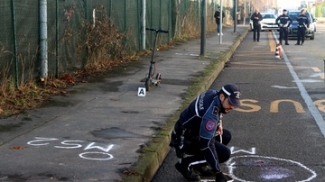 A Milano quattro pirati in 30 giorni: donna in monopattino travolta sulla ciclabile, caccia a un camionista