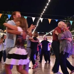 A tutto ritmo e ballo. Entra nel vivo. Bagnolo Summer