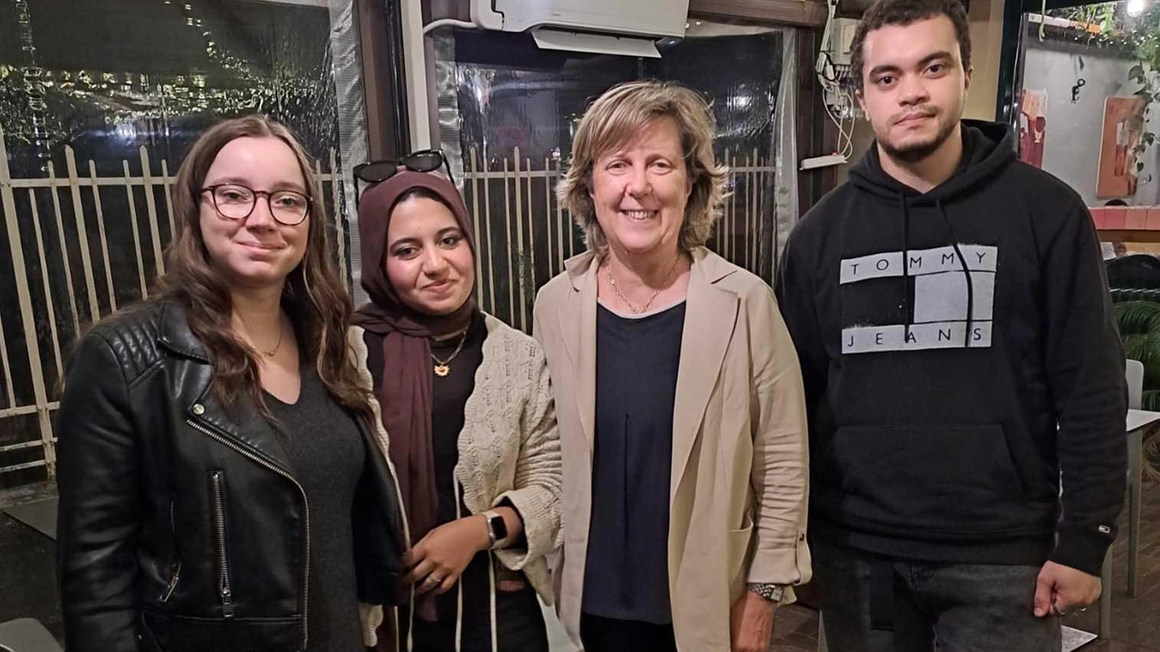 L’assessora Marta Gerli con i ragazzi che hanno proposto i due progetti di Pioltello che si sono aggiudicati il contributo di Fondazione Comunità Milano L’assessora Marta Gerli con i ragazzi che hanno proposto i due progetti di Pioltello che si sono aggiudicati il contributo di Fondazione Comunità Milano