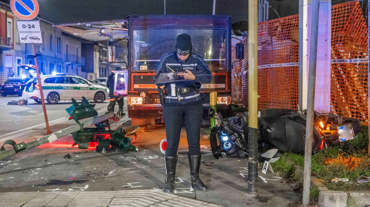 I rilievi della polizia locale in via Quaranta la notte del 24 novembre scorso I rilievi della polizia locale in via Quaranta la notte del 24 novembre scorso