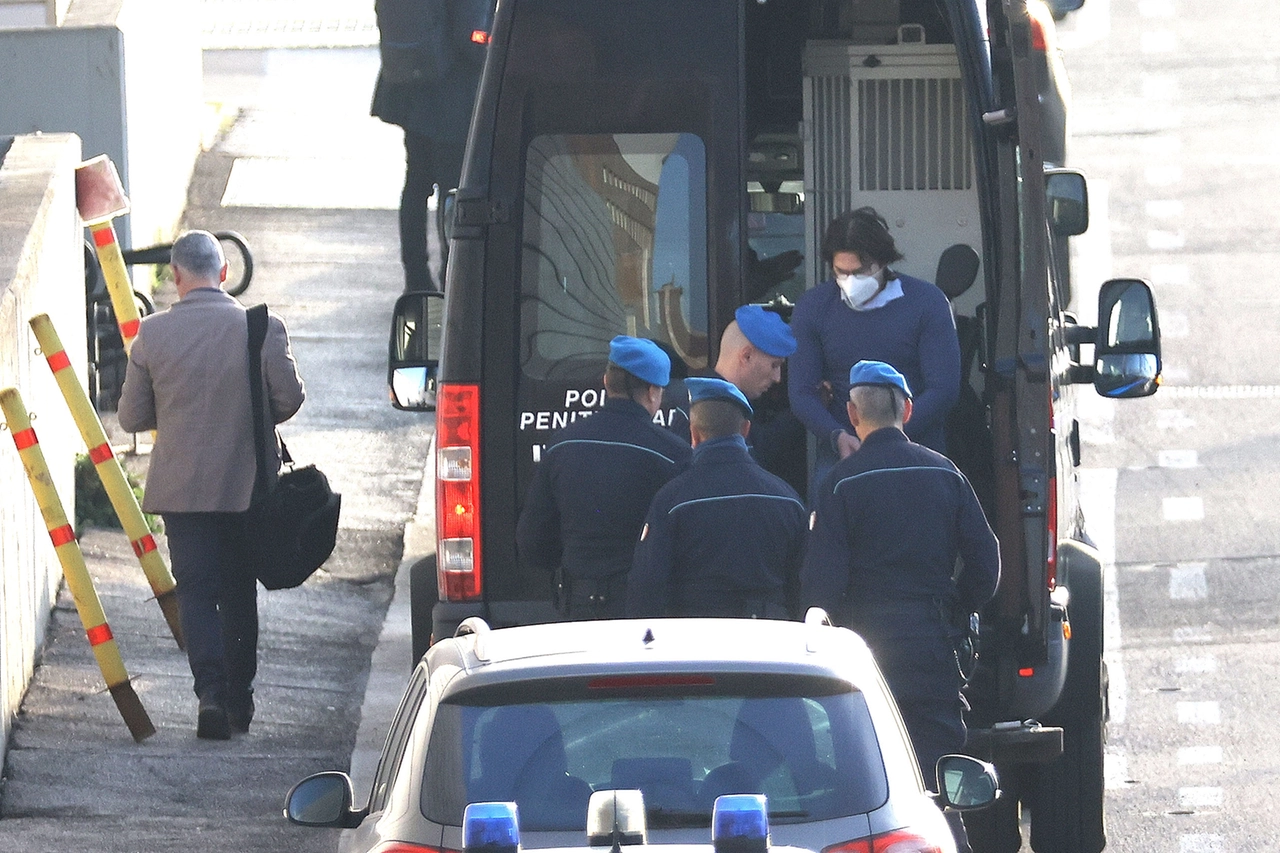 L'arrivo di Mirto Milani in tribunale