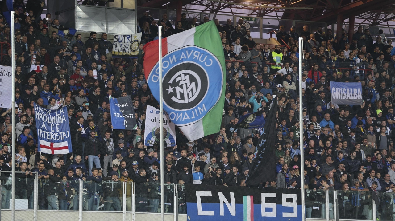 La curva nerazzurra segue la partita dell'Inter in trasferta La curva nerazzurra segue la partita dell'Inter in trasferta