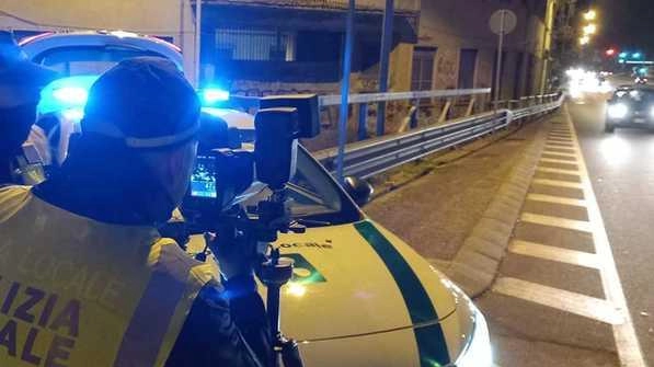 Abbiategrasso, operativo il terzo turno che per ora non copre l’intera settimana. Il sindaco: è il nostro impegno per la sicurezza, con questo organico è il massimo.