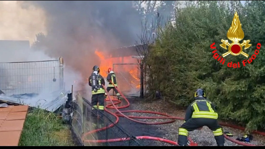 I vigili del fuoco in azione a Lodi I vigili del fuoco in azione a Lodi