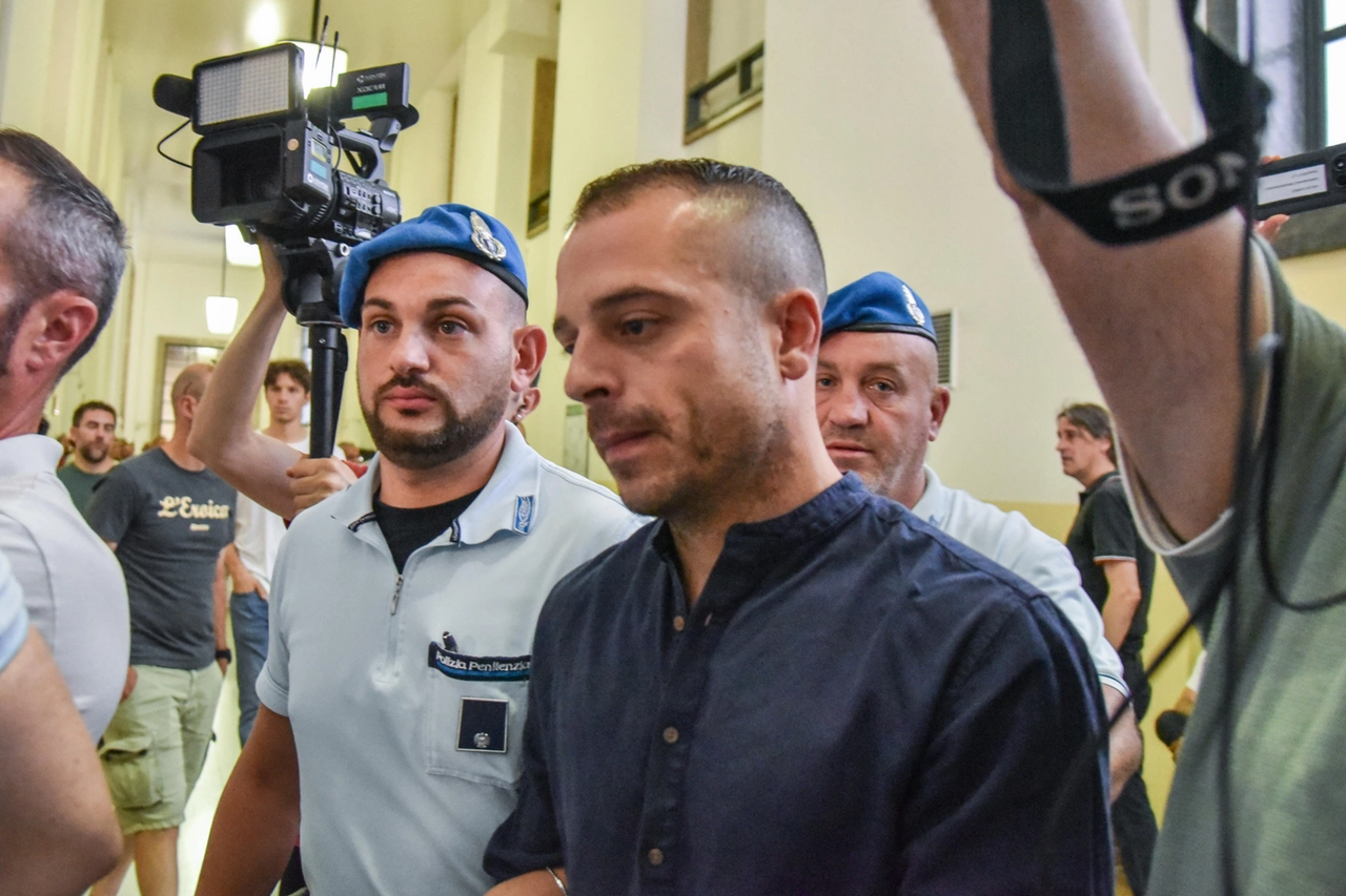 L’arrivo degli imputati detenuti per la sentenza del processo Doppiacurva