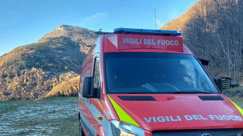 I vigili del fuoco sul Cornizzolo (foto d'archivio)