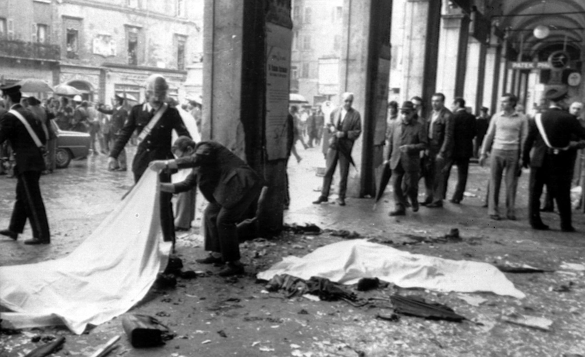 strage di piazza della loggia mattarella l obiettivo era destabilizzare la democrazia uniti nella difesa della costituzione