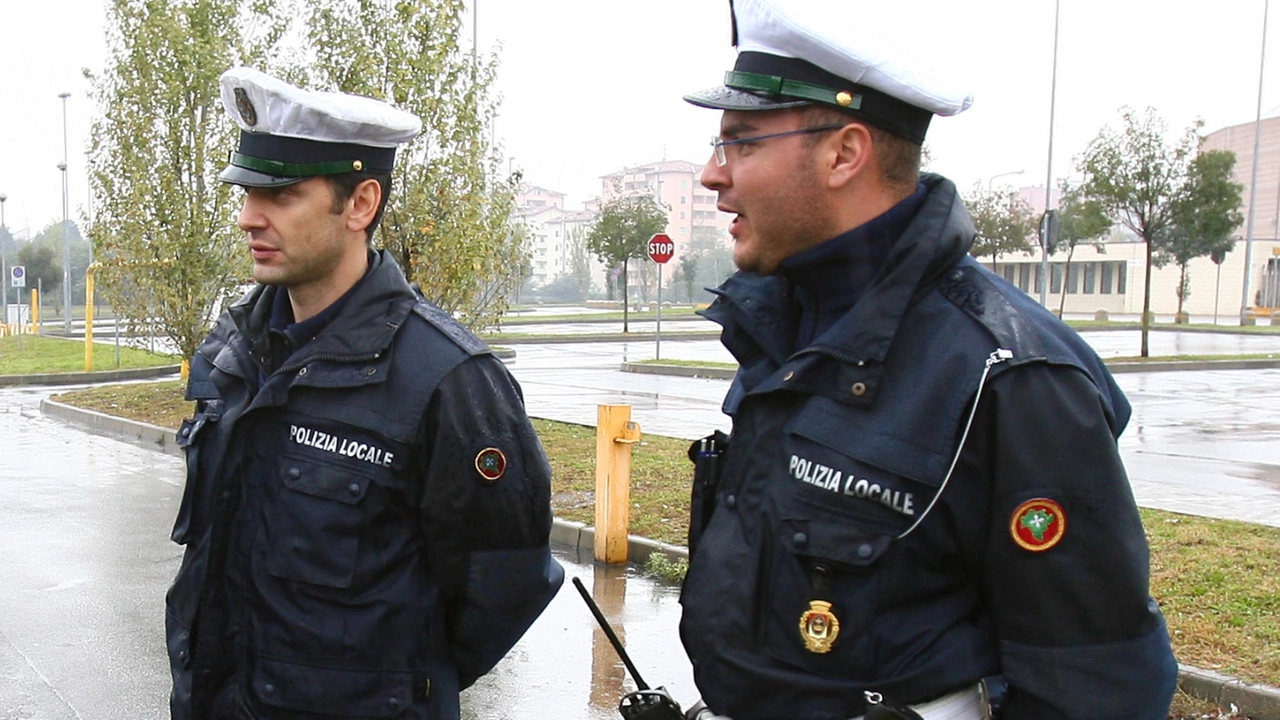 Polizia locale di Monza in azione (foto di archivio) Polizia locale di Monza in azione (foto di archivio)