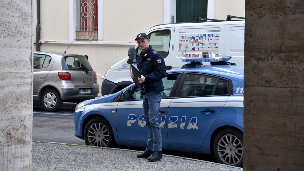 Il conducente della vetttura si è anche rifiutato di sottoporsi all’alcol test così come gli avevano chiesto gli agenti della polizia Il conducente della vetttura si è anche rifiutato di sottoporsi all’alcol test così come gli avevano chiesto gli agenti della polizia