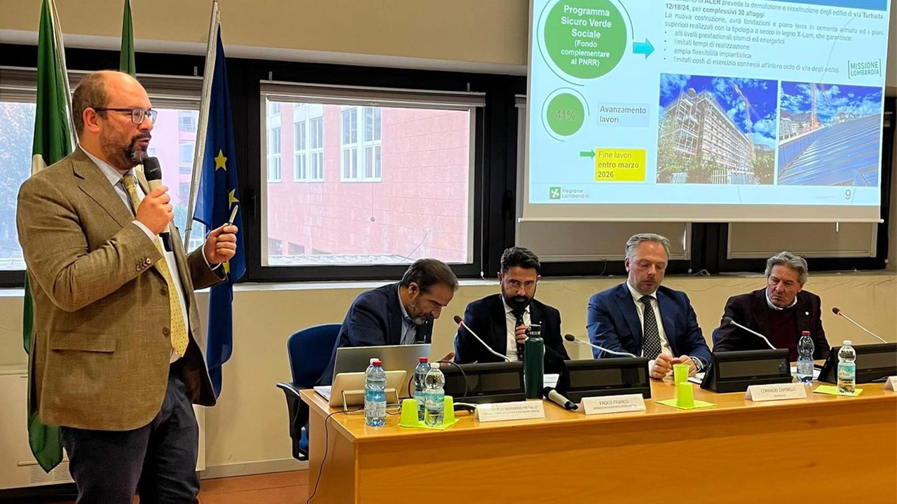 L’assessore regionale Paolo Franco ha compiuto un sopralluogo per fare il punto sugli alloggi di edilizia pubblica L’assessore regionale Paolo Franco ha compiuto un sopralluogo per fare il punto sugli alloggi di edilizia pubblica