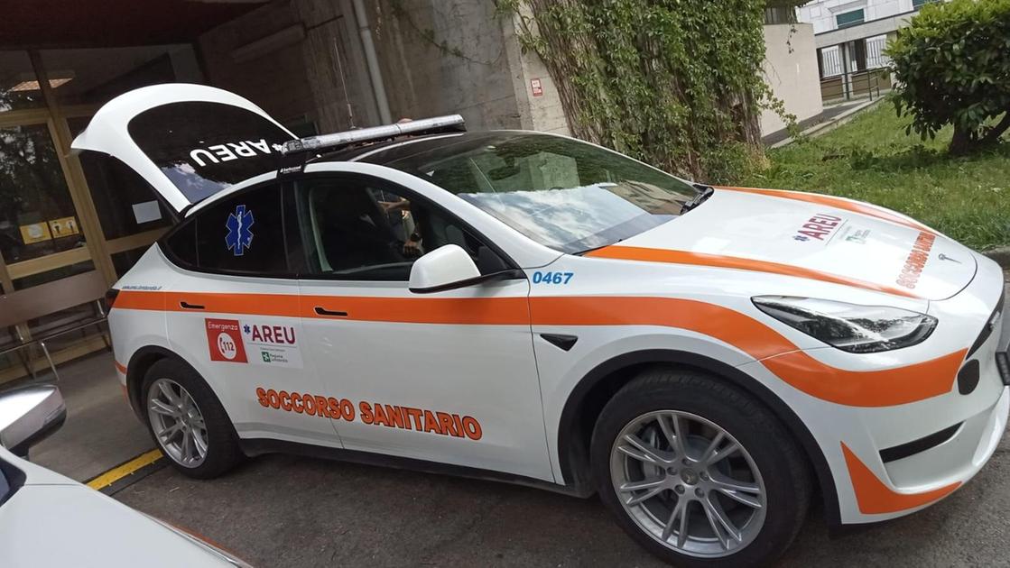 incidente sul lavoro fabbro precipita da un capannone alto tre metri vari i traumi