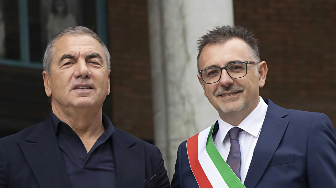 Maurizio Rota, presidente di Esprinet, premiato ad Agrate Brianza con il Gelso d'oro per meriti professionali e impegno sociale. Un riconoscimento per il successo aziendale e la dedizione alla comunità locale. Maurizio Rota, presidente di Esprinet, premiato ad Agrate Brianza con il Gelso d'oro per meriti professionali e impegno sociale. Un riconoscimento per il successo aziendale e la dedizione alla comunità locale.