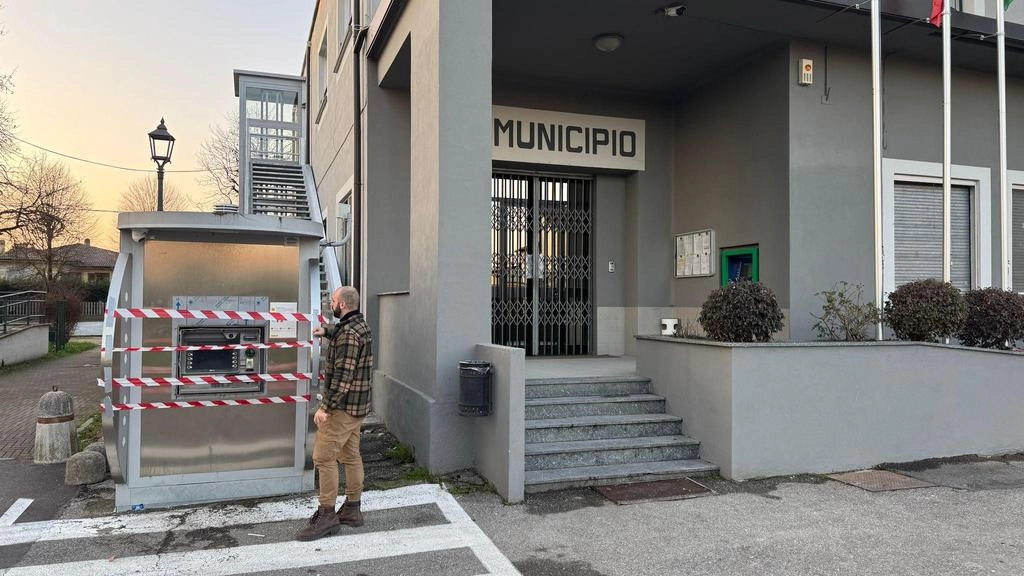 I carabinieri hanno rincorso nei campi il presunto responsabile: è un uomo di 38 anni di Villanterio I carabinieri hanno rincorso nei campi il presunto responsabile: è un uomo di 38 anni di Villanterio