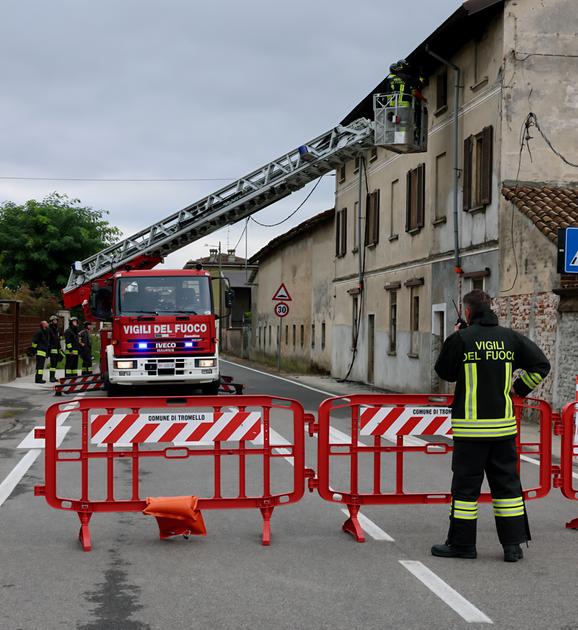 Cavi elettrici a fuoco, case senza luce Cavi elettrici a fuoco, case senza luce