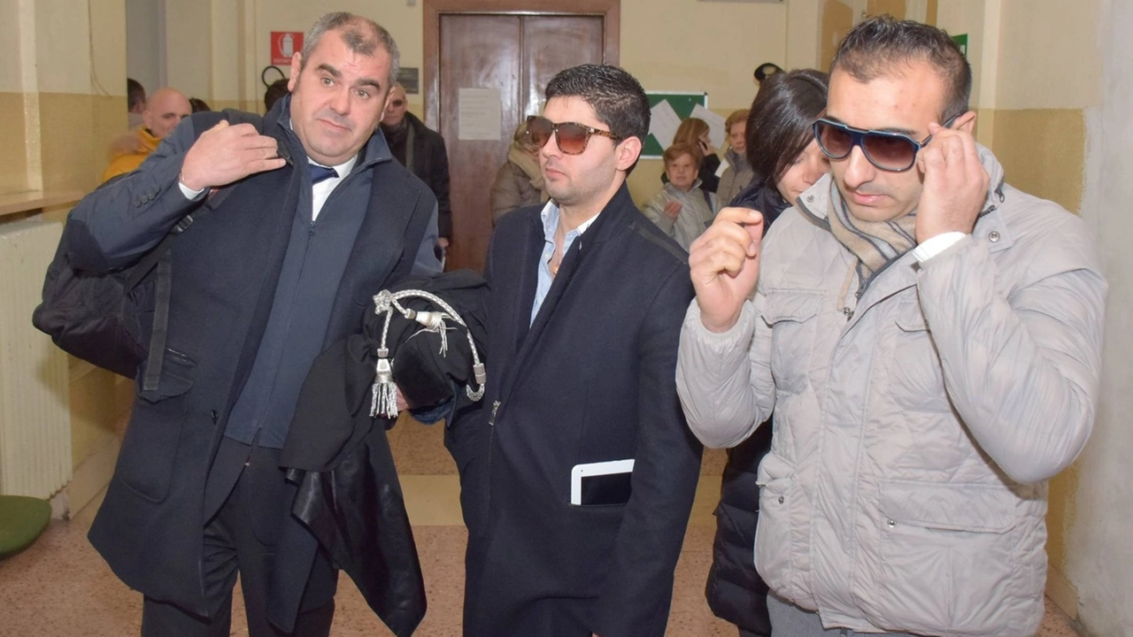 Da sinistra, l’avvocato Roberto Grittini, Florin Tanasie e Flavius Savu
