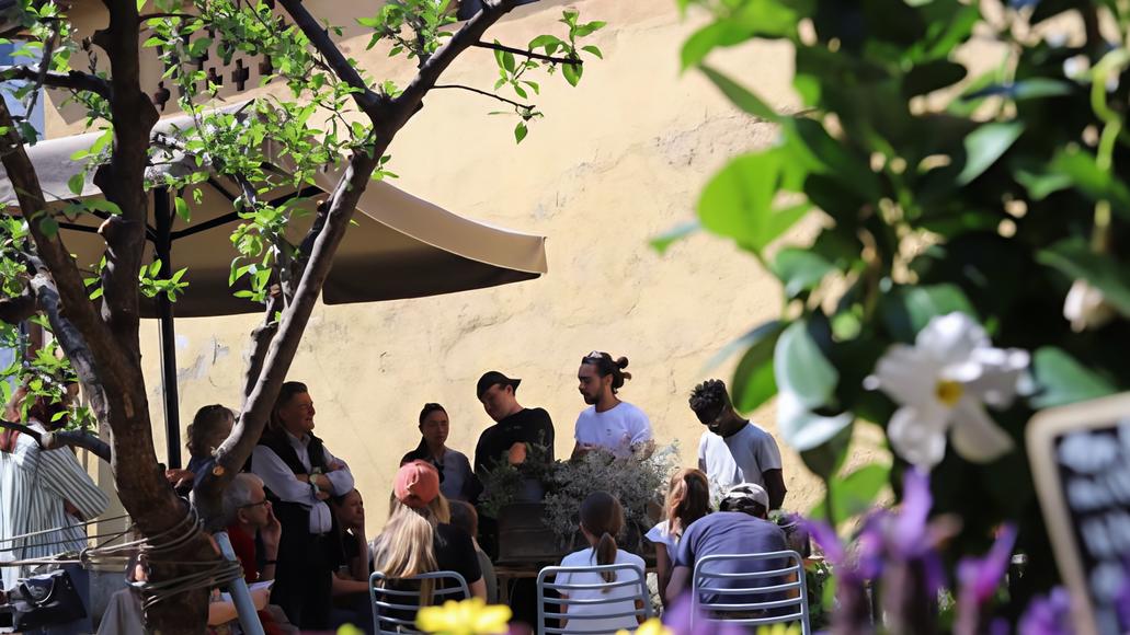 un porto sicuro a cascina cuccagna agosto fra birrette cibo e teatro