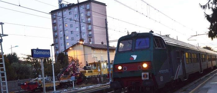 Romano di Lombardia, mettono massi sui binari alla stazione: denunciati tre minorenni