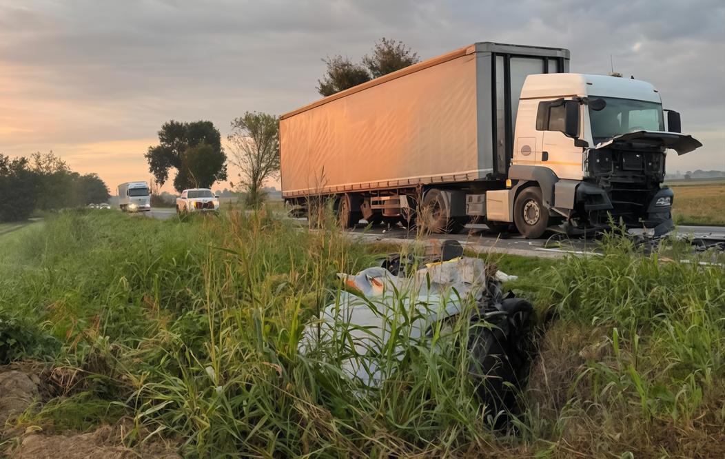 Scontro con un camion. Muore sul colpo automobilista di 50 anni