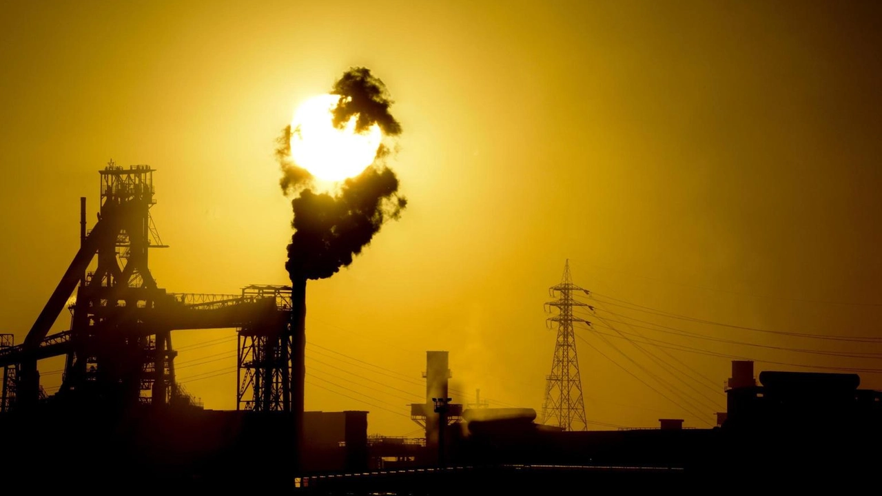 Firmata l'intesa sulla decarbonizzazione dell'ex Ilva