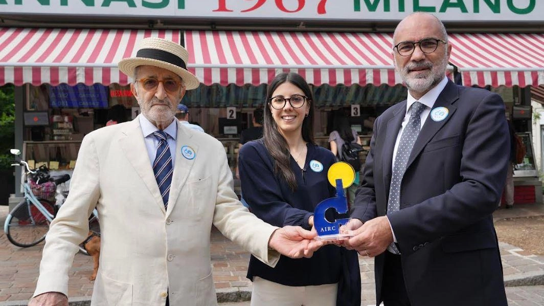 È stato consegnato nei giorni scorsi in piazza Bruno Buozzi da Dorando Giannasi e Daniele Finocchiaro (Consigliere Delegato Fondazione Airc)... È stato consegnato nei giorni scorsi in piazza Bruno Buozzi da Dorando Giannasi e Daniele Finocchiaro (Consigliere Delegato Fondazione Airc)...