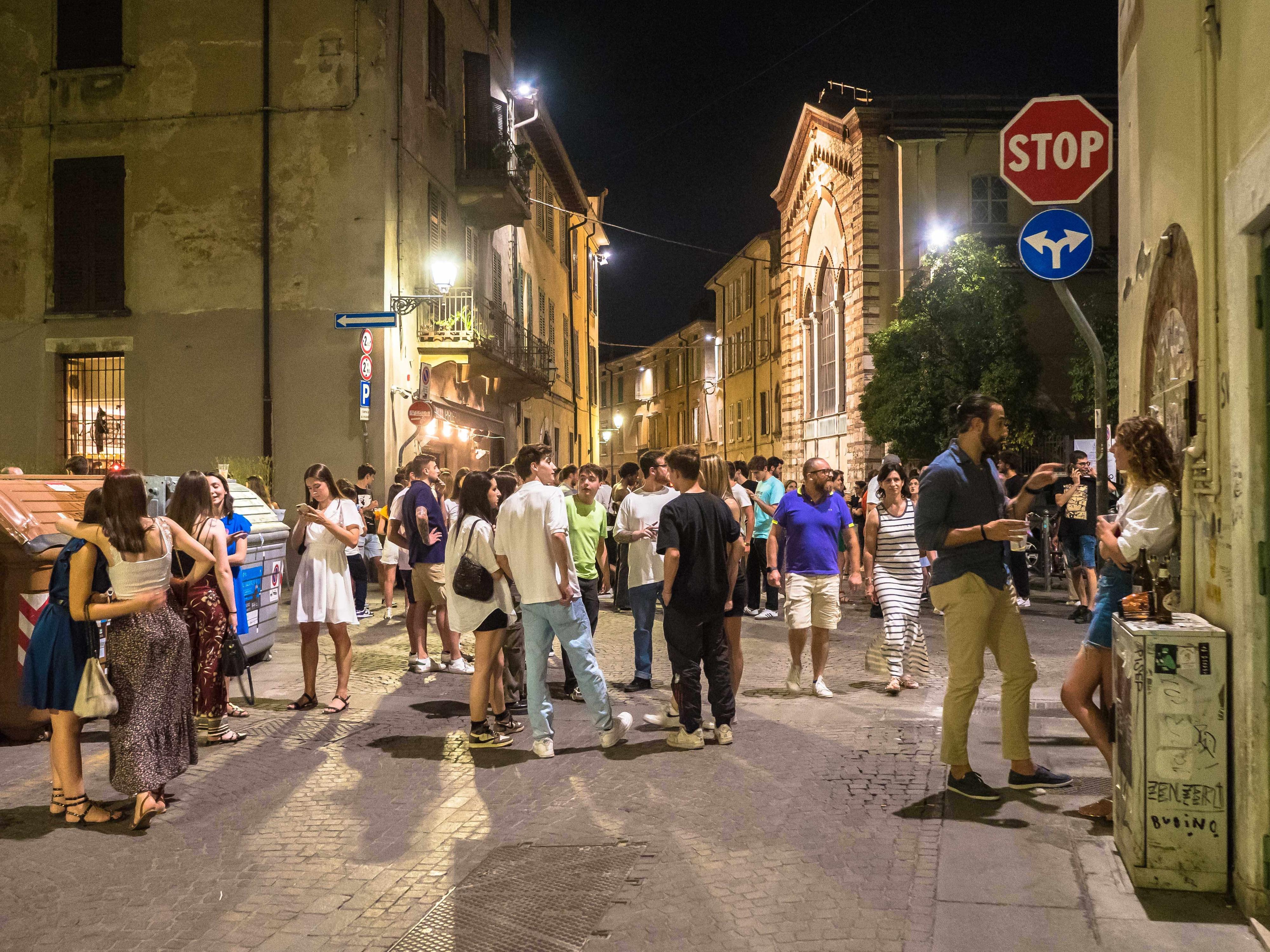 La festa mobile dei “maranzini” a Brescia: folla al Carmine, poi toccherà a lago e Castello La festa mobile dei “maranzini” a Brescia: folla al Carmine, poi toccherà a lago e Castello