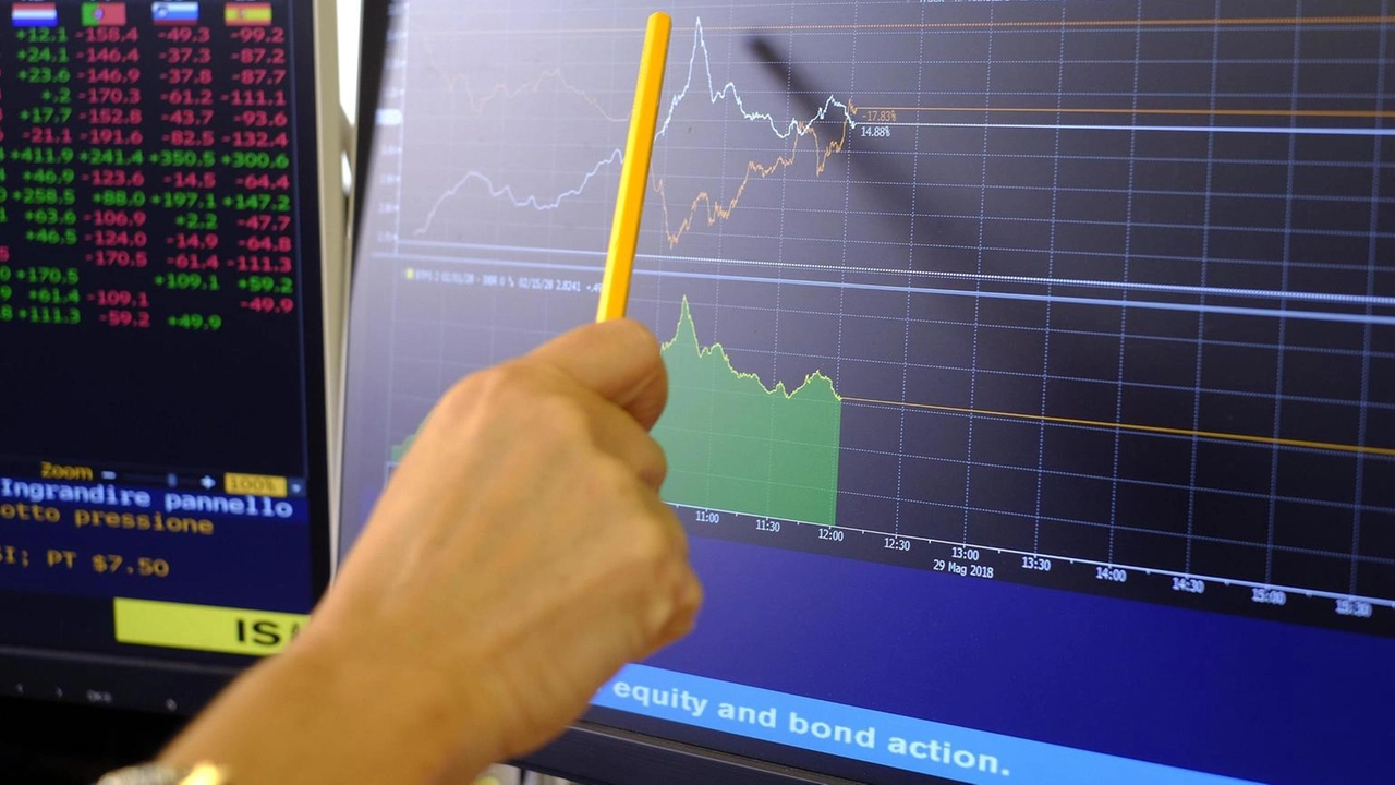 Sale a 6,3 punti lo spread con il Btp italiano Sale a 6,3 punti lo spread con il Btp italiano