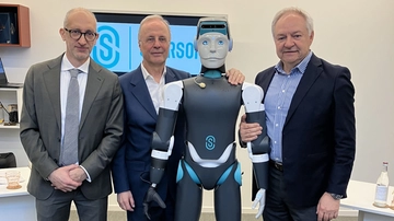 Robee, il robot umanoide prende servizio in ospedale: accanto ai pazienti per la riabilitazione