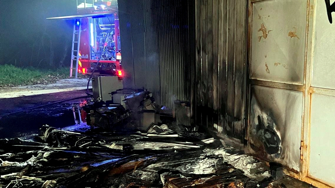 L'incendio nel capannone di Voghera
