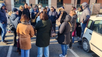La scuola materna di Santo Stefano a un passo dalla chiusura, i genitori si mobilitano: “Dove porteremo i nostri bambini?”