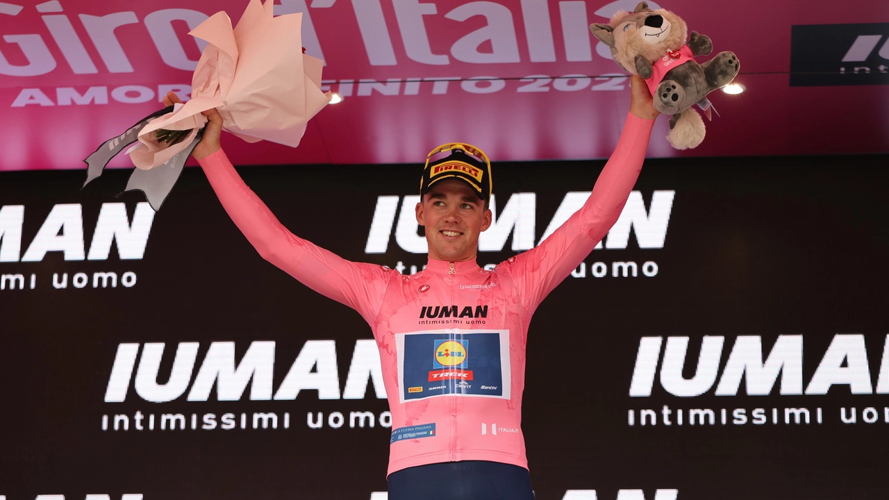 Giro d'Italia 2025, la gioia di Pedersen: "Bello aver vinto la tappa e la maglia rosa"