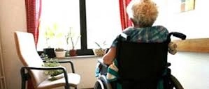 L’impennata delle rette in Rsa: “Oltre duemila euro al mese, la Regione metta un blocco”