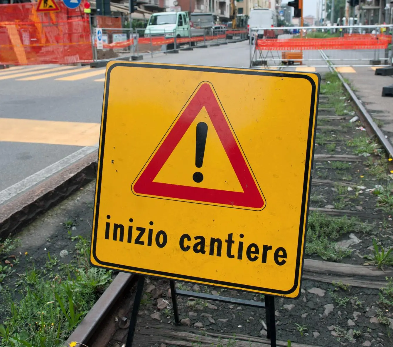 Il piano per ascensori e scale mobili