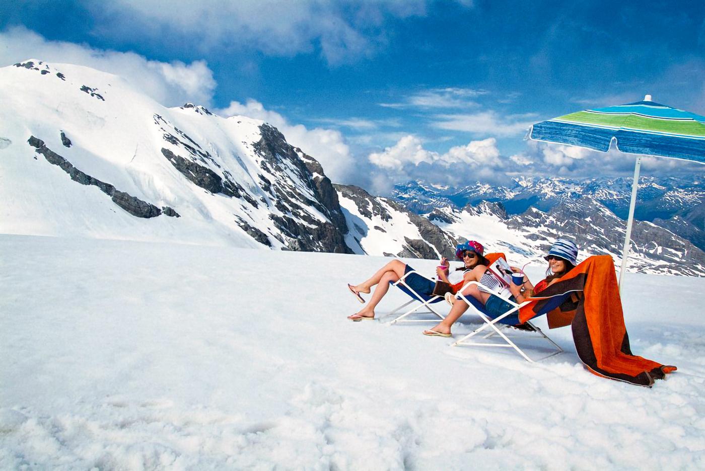 sciare d estate in lombardia riaprono le piste dello stelvio col boom di stranieri ecco tutte le informazioni