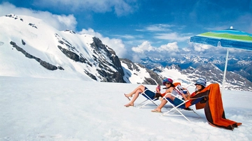 Sciare d’estate in Lombardia? Riaprono le piste dello Stelvio (col boom di stranieri): ecco tutte le informazioni
