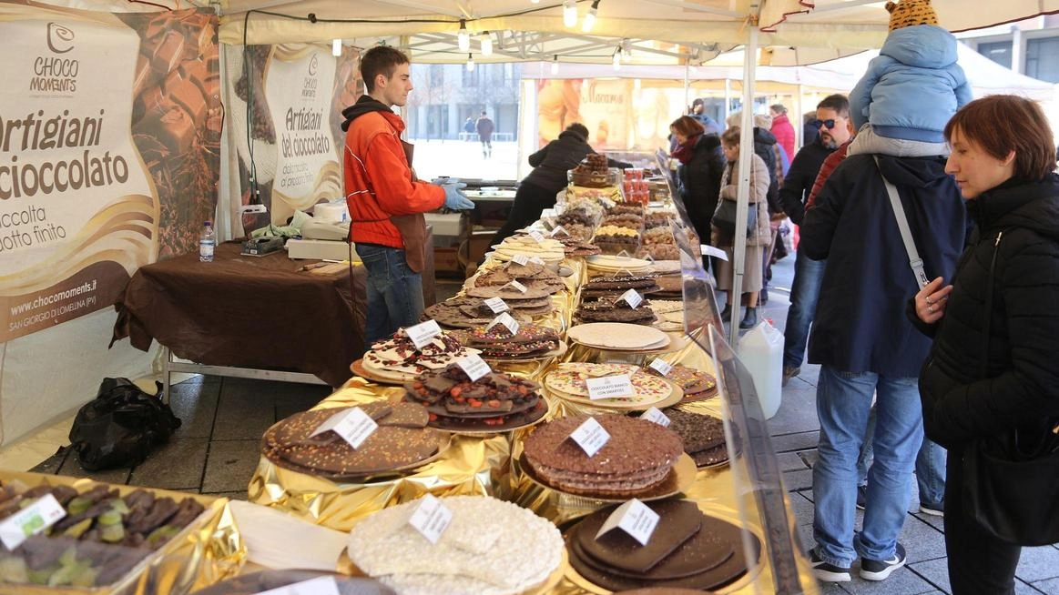 In piazza Libertà oggi e domani dalle 10 alle 20 ci saranno stand, laboratori una mostra mercato e la sfida di una tavoletta lunga 15 metri In piazza Libertà oggi e domani dalle 10 alle 20 ci saranno stand, laboratori una mostra mercato e la sfida di una tavoletta lunga 15 metri