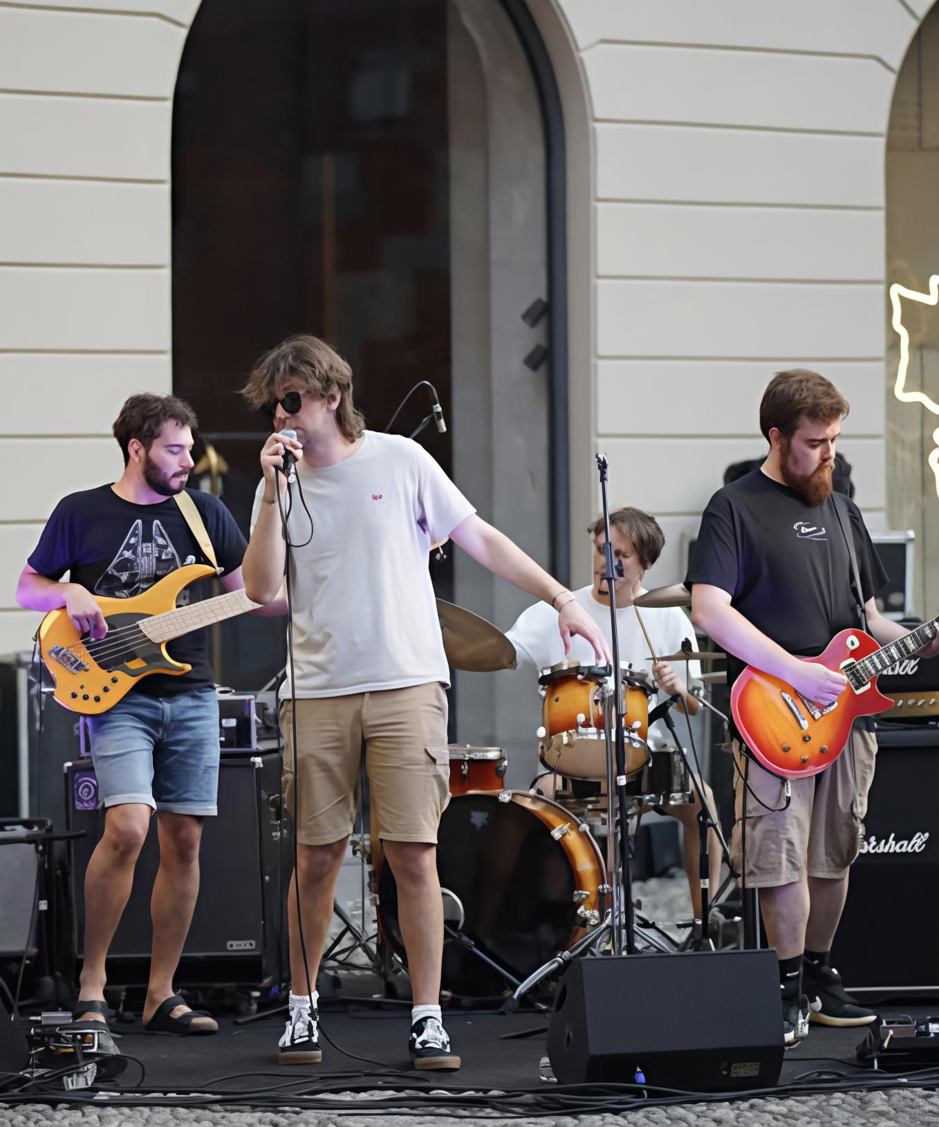 Gruppi emergenti protagonisti al “Live Sound Festival”. Raffica di concerti nelle piazze Gruppi emergenti protagonisti al “Live Sound Festival”. Raffica di concerti nelle piazze