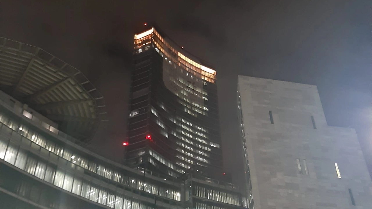 I palazzi della Regione illuminati di arancione