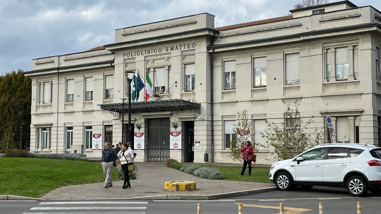 L'ingresso storico dell'ospedale San Matteo di Pavia