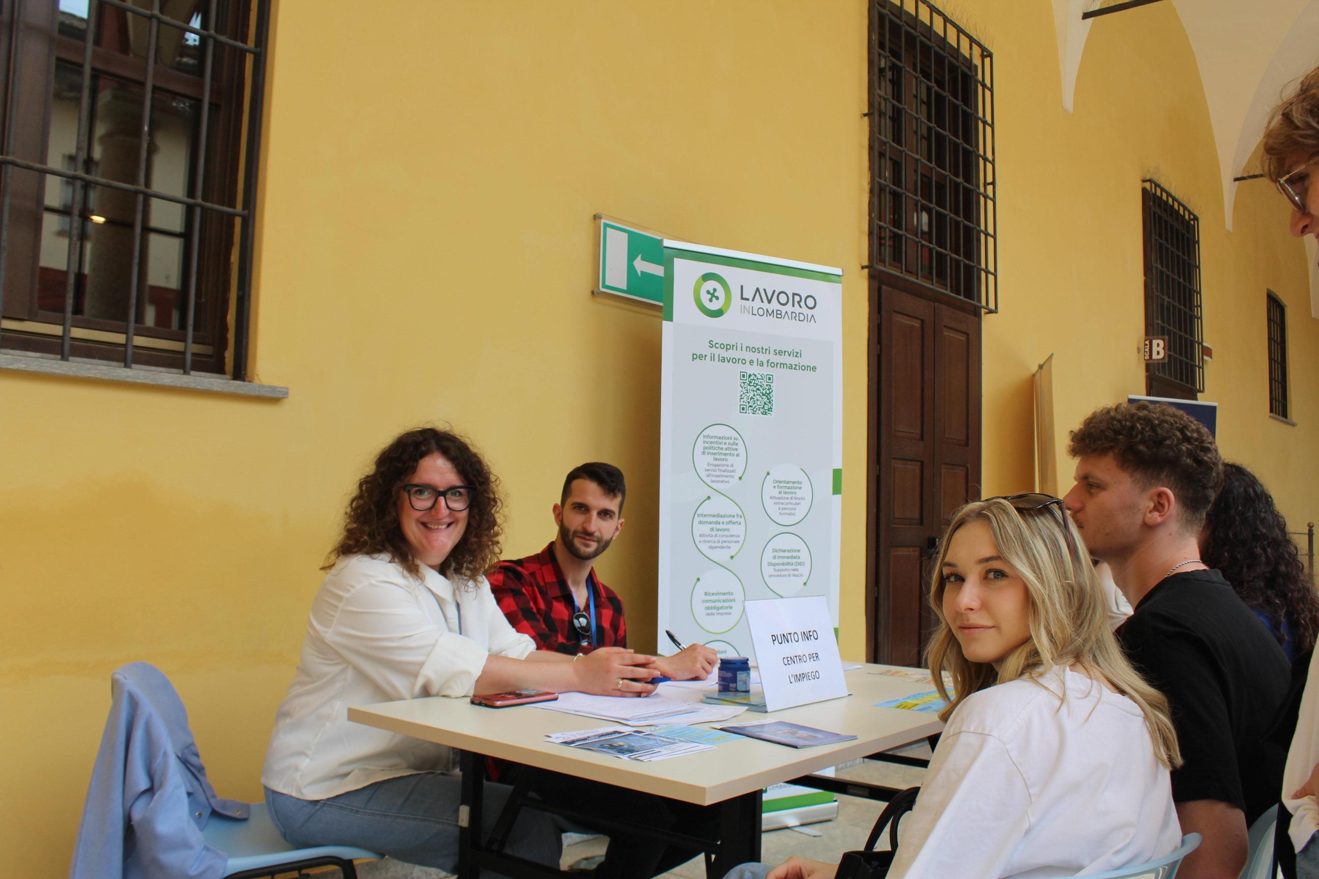 Primo contatto col mondo del lavoro. In Provincia partecipano 215 giovani Primo contatto col mondo del lavoro. In Provincia partecipano 215 giovani