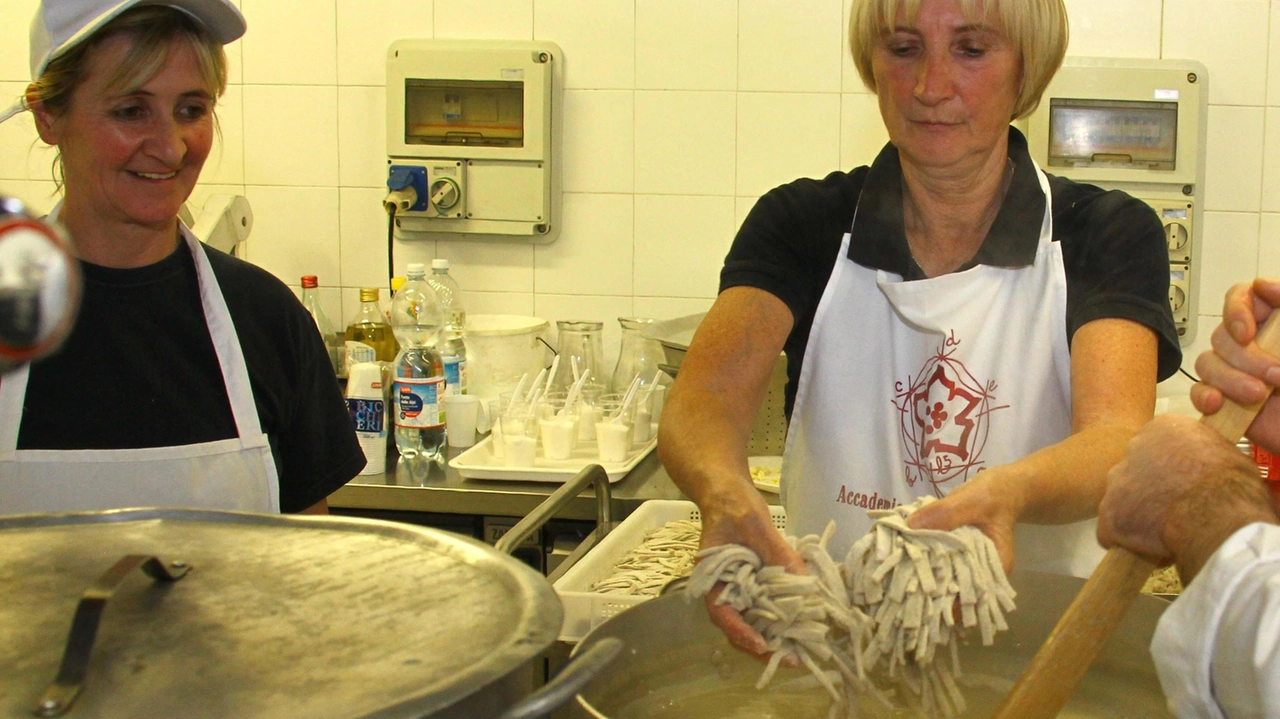 Per tredici fine settimana la rassegna enogastronomica Per tredici fine settimana la rassegna enogastronomica