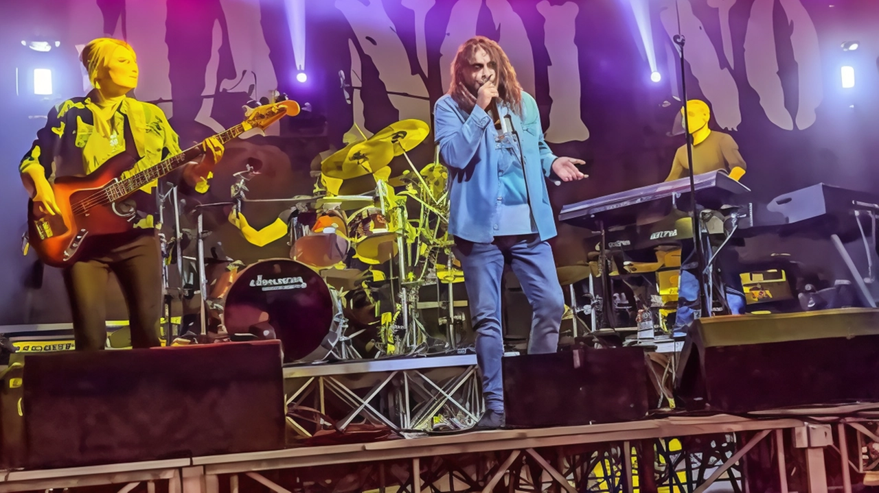 Il gruppo dei Ma Noi No, tribute band dei Nomadi, in concerto al Parco della Pace a Verano Brianza Il gruppo dei Ma Noi No, tribute band dei Nomadi, in concerto al Parco della Pace a Verano Brianza