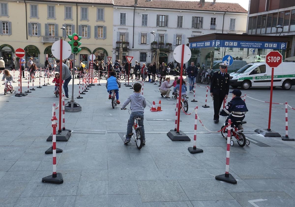 Tutti a scuola di mobilità protetta. Giochi per educare a non rischiare