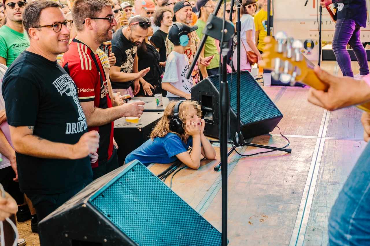 Sotto il palco: generazioni unite nel nome del punk rock (Ludovica Belotti)