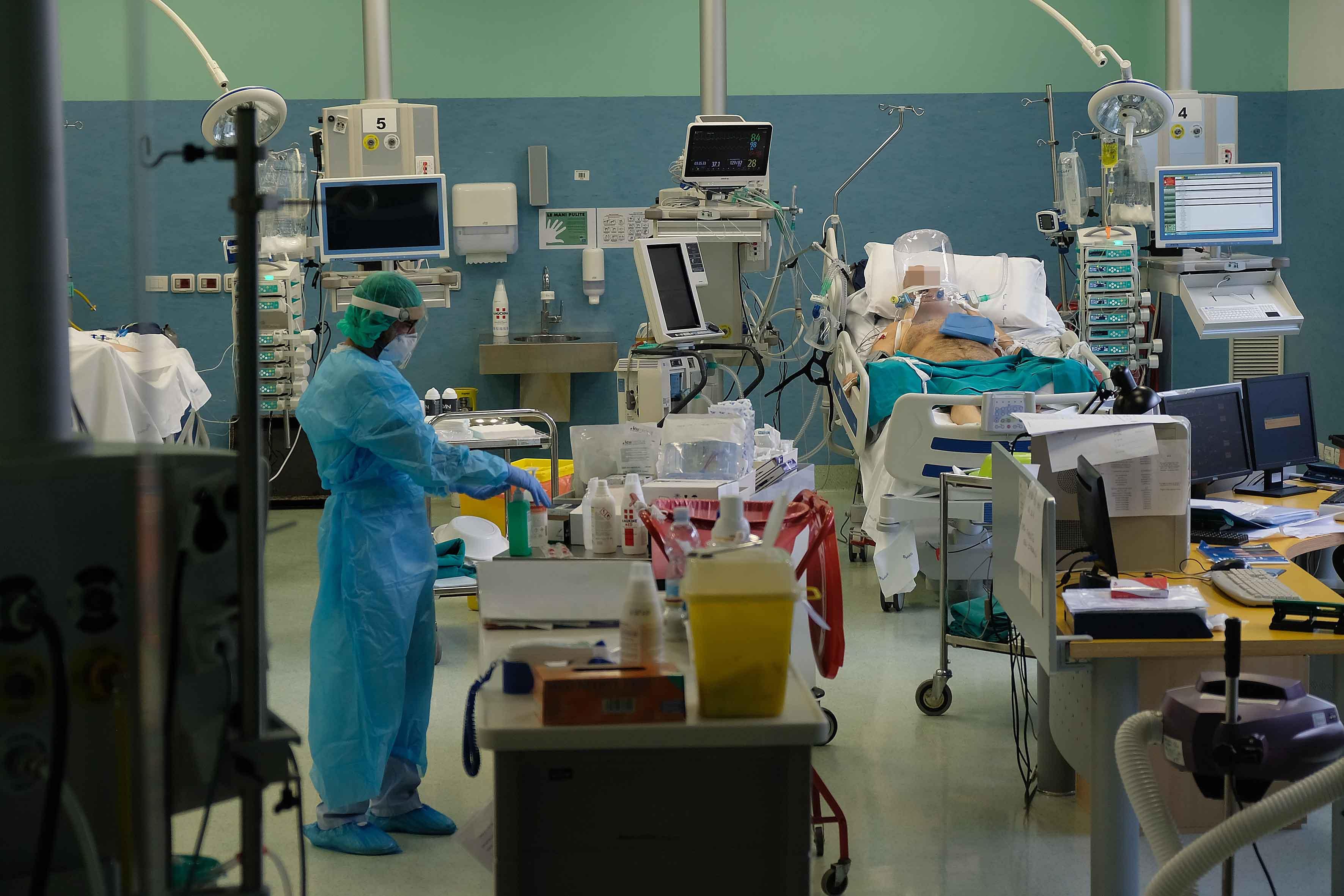 Crema, aria condizionata ko in ospedale: apparecchi portatili nei reparti. Problemi anche agli ascensori Crema, aria condizionata ko in ospedale: apparecchi portatili nei reparti. Problemi anche agli ascensori