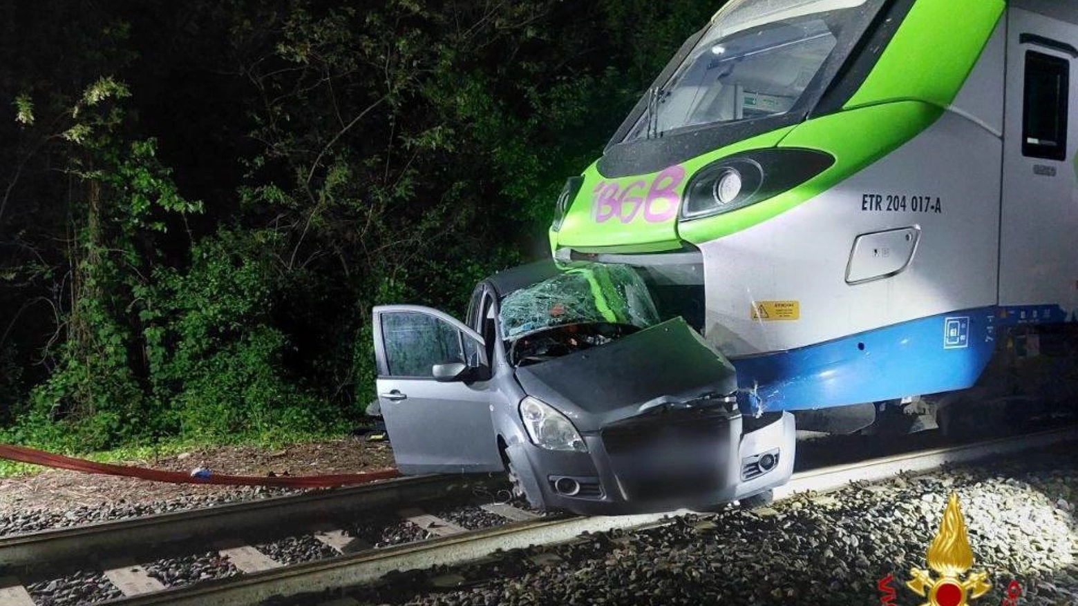 L'auto travolta dal treno a Cologne