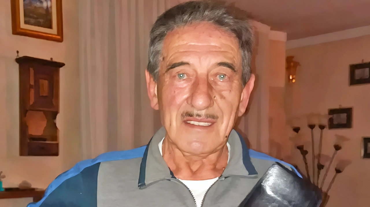 Franco Suardi 74 anni sta cercando il ragazzo che ha restituito il portafogli smarrito con soldi e documenti Franco Suardi 74 anni sta cercando il ragazzo che ha restituito il portafogli smarrito con soldi e documenti