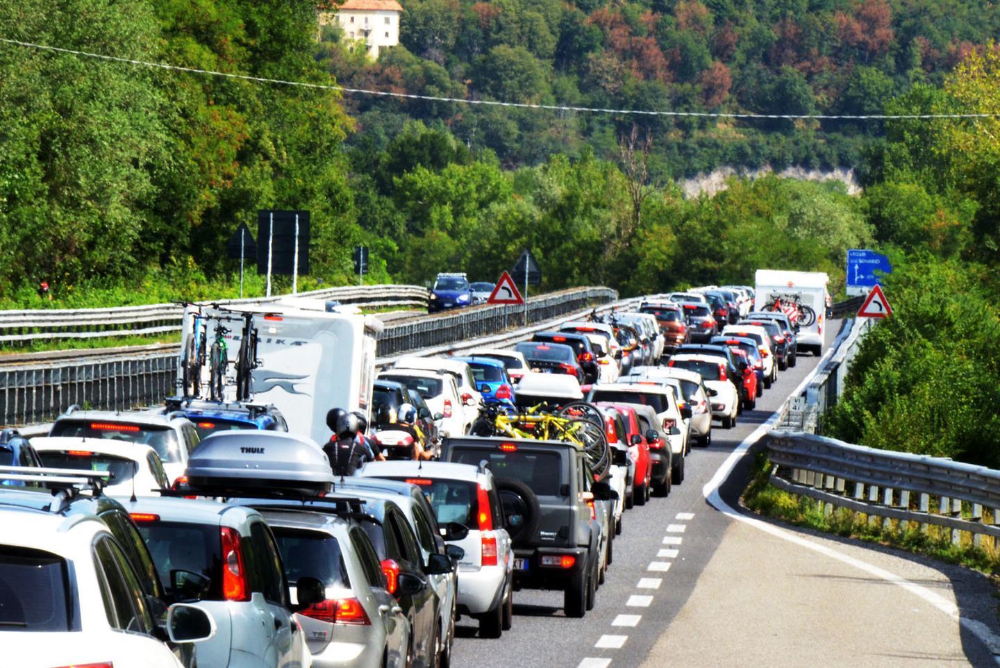 Previsioni traffico, vacanze e fuga dal caldo della città: rischio code da incubo sulla Statale 36 Previsioni traffico, vacanze e fuga dal caldo della città: rischio code da incubo sulla Statale 36
