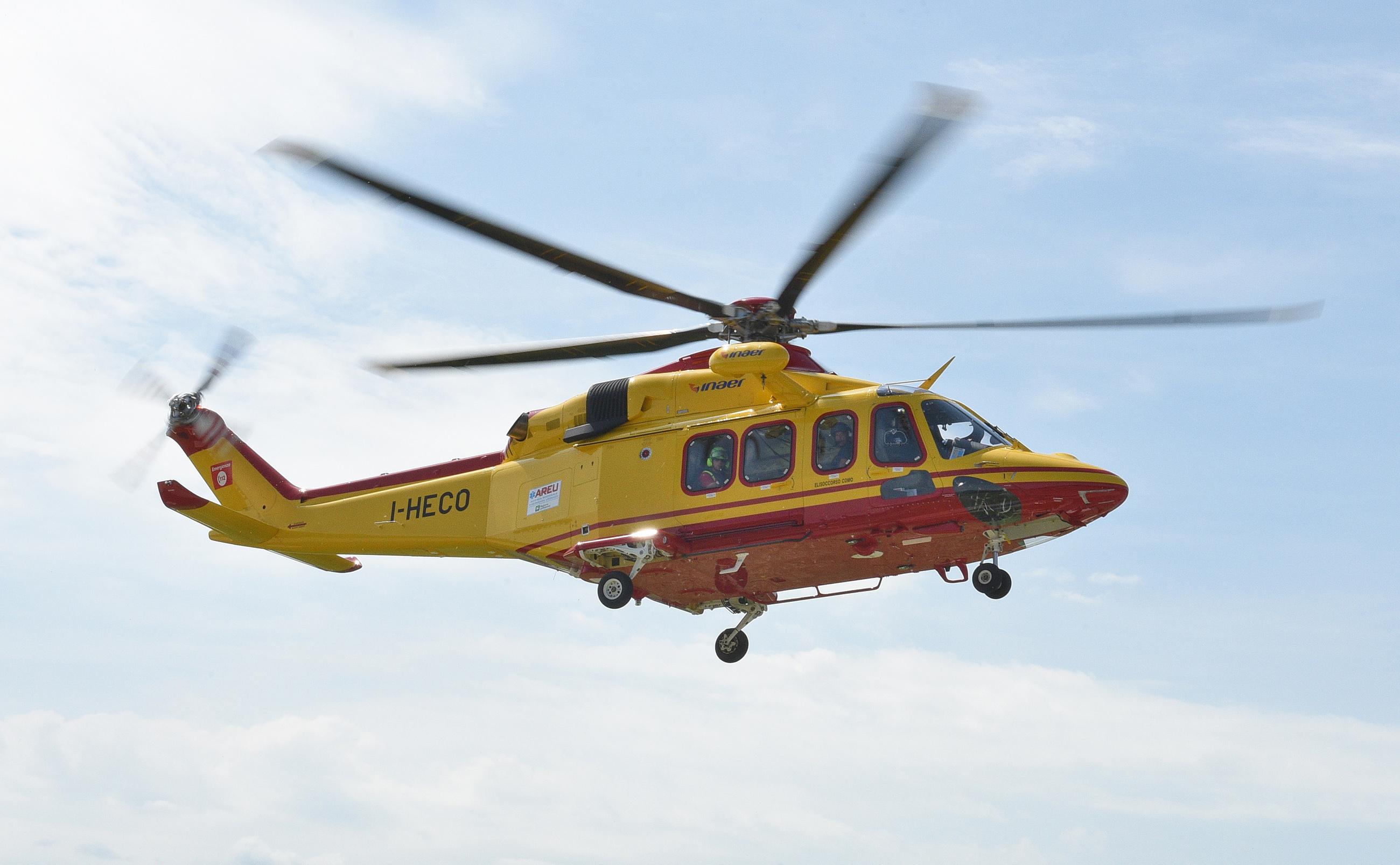 incidente a nembro schianto tra un8217auto e una moto morto centauro 53enne