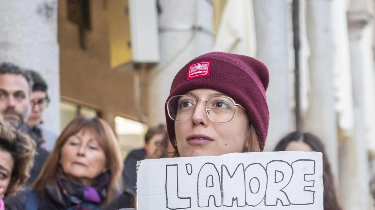 Manifestazione contro la violenza Manifestazione contro la violenza